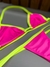 Bíquini marquinha rosa e neon na internet