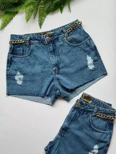Short Jeans Feminino Cinto Corrente Lateral Dourada Com Bolso - comprar online