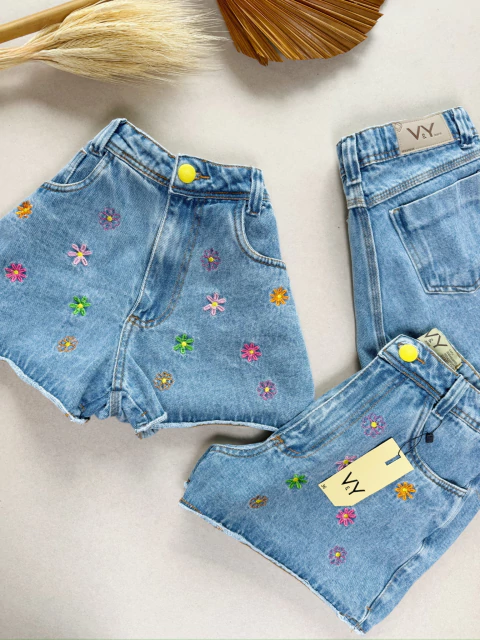 Short Jeans Flores Coloridas - comprar online