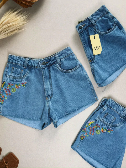Short Jeans Feminino Jardim Pedraria Flores Laterais Com Bolso Melhor Qualidade - comprar online
