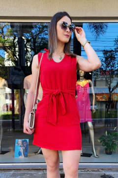 Vestido regata comprimento mediano com amarração frontal e bolsos laterais Barcelona - comprar online