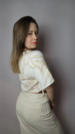 Blusa feminina de viscose sarjada com mangas amplas Flora - SURRADO CLOTHES