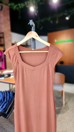 Vestido canelado midi forrado com decote quadrado preto feminino na internet