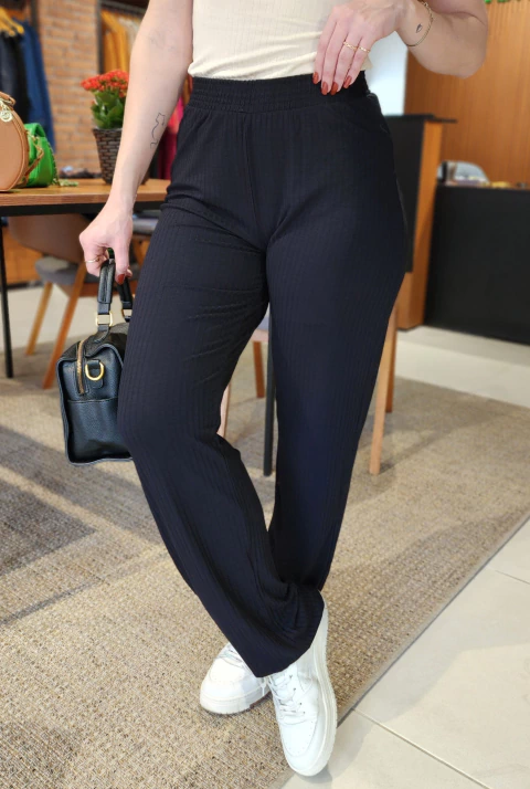 Calça reta canelada de viscose com elastano com forro - comprar online
