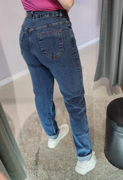 Calça Jeans Mom feminina com dois tecidos na internet