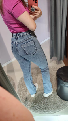 Calça jeans flare cut feminina