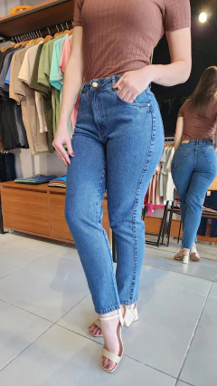 Calça Jeans Mom feminina com dois tecidos na internet