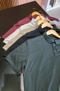 Camiseta Polo masculina malha Tech na internet