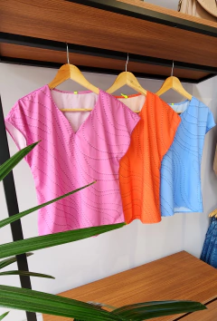 BLUSA feminina com manga morcego estampada em tecido que não amassa