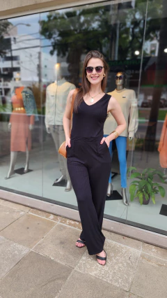 Macacão Canelado modelo regata com bolsos frontais em viscose com elastano. na internet