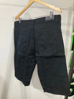 Bermuda Masculina Preta na internet