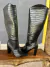 BOTA CROCO BICO FINO CANO LONGO PRETO 214.008 VICIO MIO na internet