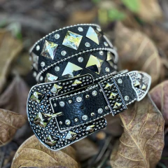 Cinto Feminino Tamanho Único Preto Com Strass Rebitados Prata - 105CM - comprar online