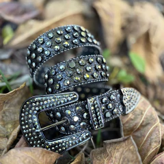 Cinto Livia Feminino Tamanho Único Preto Com Pedrarias Rebitadas - 105CM - comprar online