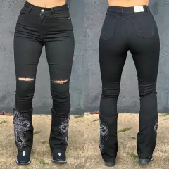 CALÇA THE BEST GABRIELA FEM FLARE PRETA COM CRUZ