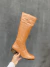 BOTA MONTARIA CARAMELO
