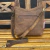 BOLSA GOYAZES COURO DALLAS TABACO / COURO FLEX METAL OCRE - B-183234-5 - comprar online