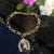 PULSEIRA COUNTRY DOURADA COM PINGENTE DE FERRADURA COM STRASS