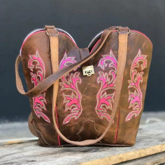 BOLSA FEM GARRUTI EM COURO COM BORDADO PINK