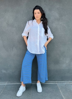 Calça Pantacourt Listrada Azul e Branco na internet