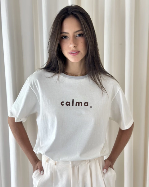 T-SHIRT CALMA OFF WHITE & CINZA