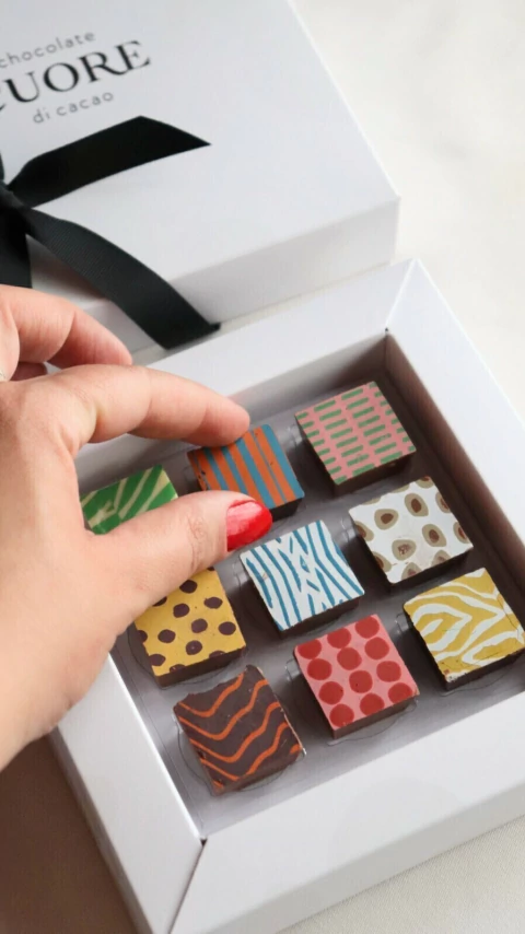 Caixa 9 Bombons Sortidos - comprar online