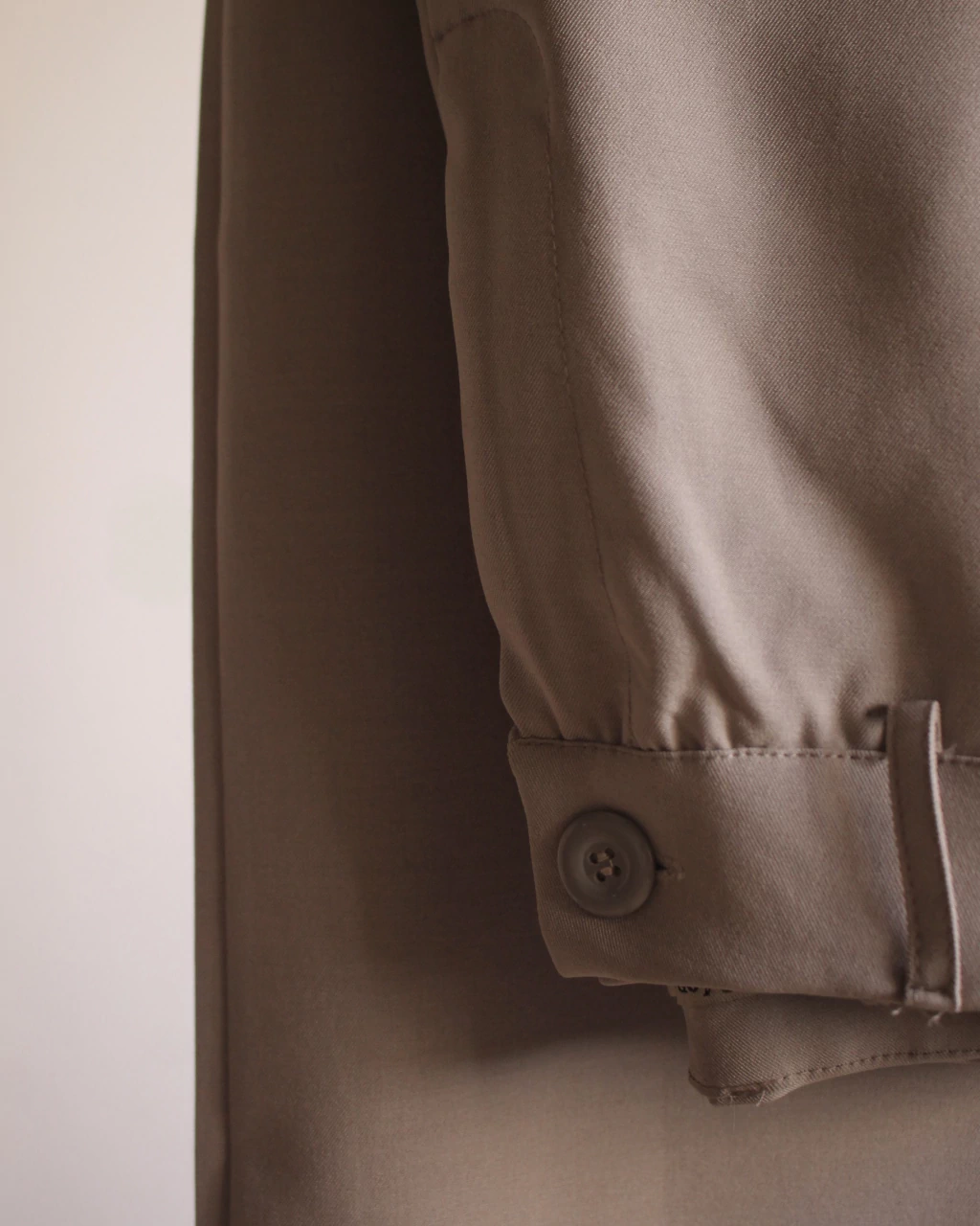 Calça Alfaiataria com Bolso Cinza Claro