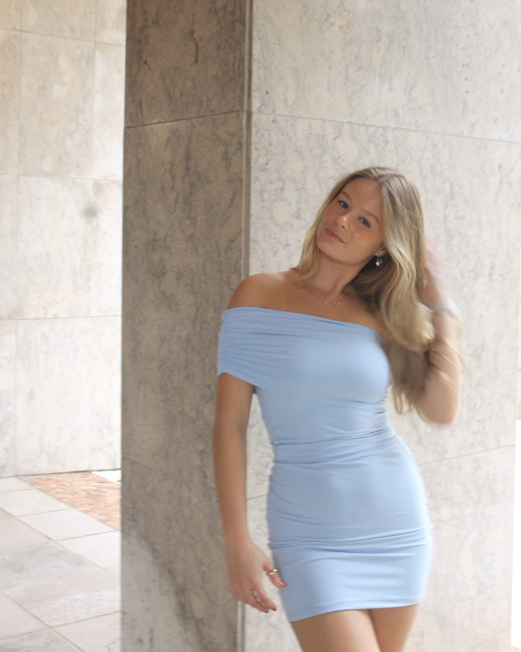 Top Basic Chloe Ombro Único Drapeado Azul Bebê