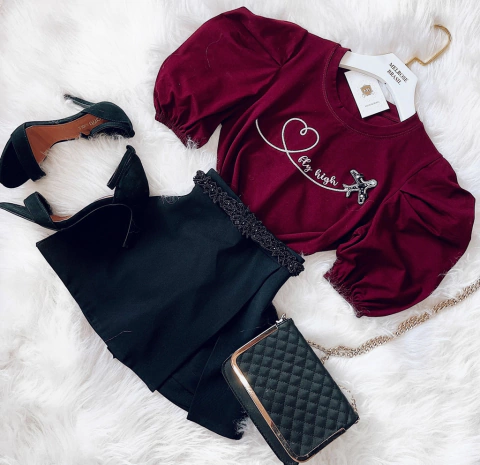 T-shirt FLY D/ EM APLICAÇÃO E MANGUINHA BONECA( COR MARSALA)