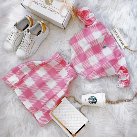 CONJUNTO LARA NO PONTO ROMA/CROPPED E SAIA POSSUEM ZÍPER /FORRO(ESTAMPA XADREZ/ROSA E BRANCO)