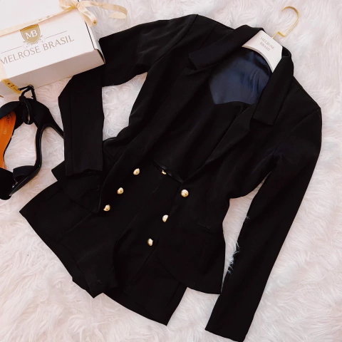 BLAZER MALÚ NA ALFAIATARIA PREMIUM/TODO FORRADO/BOTÃO DOURADO ( COR PRETO)