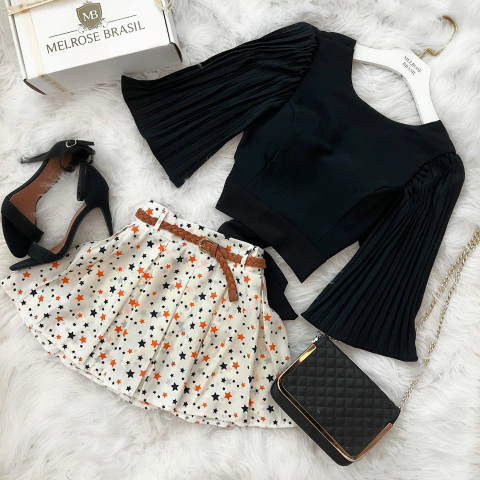 CROPPED LUANE NO CREPE DUNA/POSSUE BOJO/MANGA PLISSADA(COR PRETO)