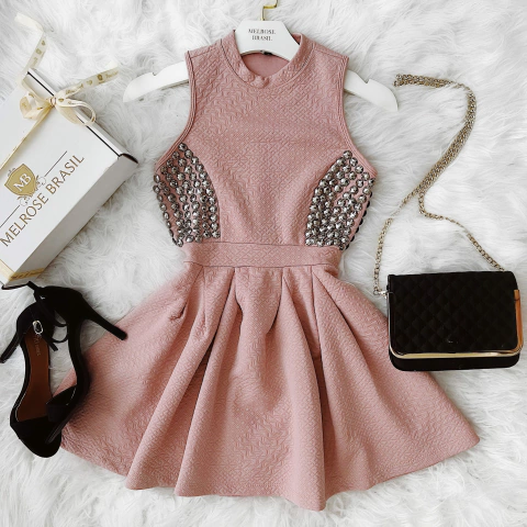 Vestido DAIANE NA MALHA JACQUARD COM ELASTANO/DETALHE EM PEDRARIA CHATONS( ROSÊ)