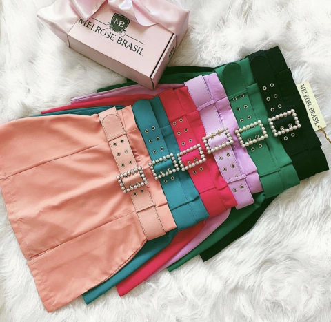 SAIA ALFAIATARIA LUANA/ZÍPER NAS COSTAS/ACOMPANHA CINTO COM FIVELA EM PÉROLAS ( ESCOLHA SEU TAMANHO E SUA COR )