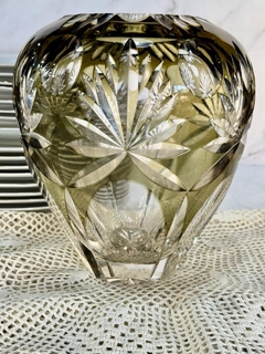 Jarrón panzón de cristal tallado verde musgo - comprar online