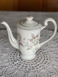 SIN STOCK - CAFETERA DE PORCELANA TSUJI