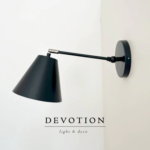 Velador de pared Negro con interruptor de encendido y multiples movimientos.