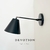 Velador de pared negro con interruptor, movimientos horizontales y verticales en la pantalla.