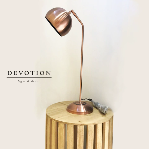 Lámpara de escritorio cobre viejo con movimientos en la pantalla