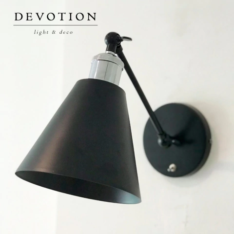 Velador de pared Negro con cromado con interruptor de encendido y multiples movimientos.