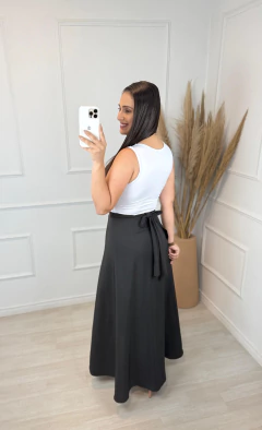Saia Longa Envelope Crepinho Preto - comprar online