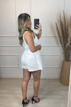 Macaquinho Colete Alongado Off White na internet