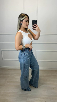 Calça Jeans Feminina Wide Leg Com Strass na internet