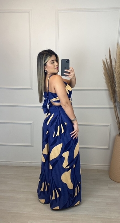 Macacão Envelope Estampado Azul na internet