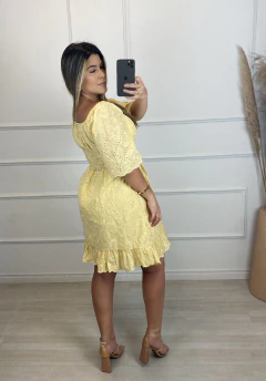 Vestido De Lease Curto Ombro A Ombro Amarelo - comprar online