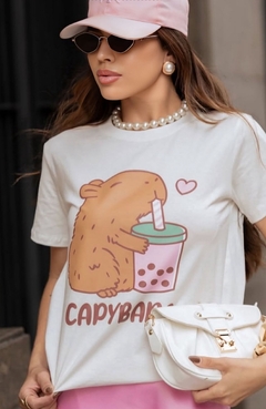 T-Shirt Capybara Off White - comprar online