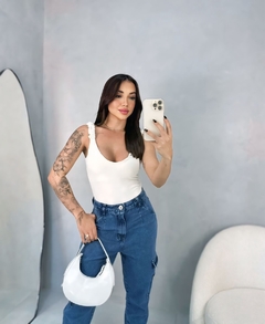 Body Caroline Branco na internet