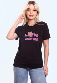 T-Shirt Love Every Time Preto na internet