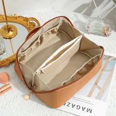Imagem do Necessaire Bolsa Couro Pu Feminina Organizador Viagem Maquiagem Cosmeticos Grande - Caramelo