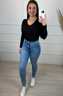 Calça Jeans Skinny Feminina Com Barra Dobrada E Elastano - comprar online
